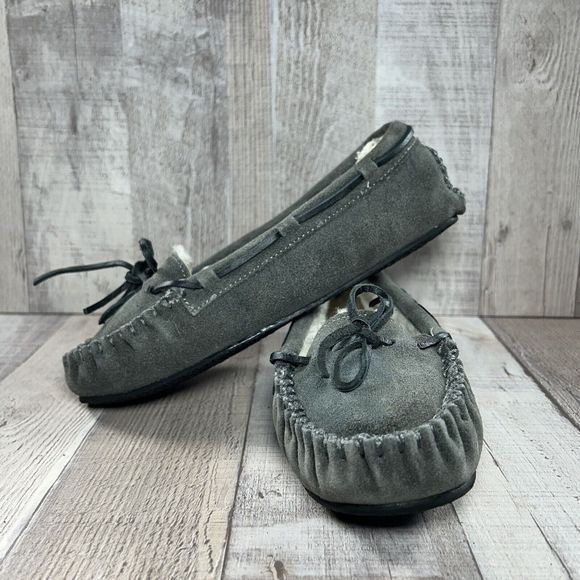 Minnetonka Women's Cally Slipper Moccasins Suede Lined Fur Slip On Gray Size 7 - Picture 2 of 12
